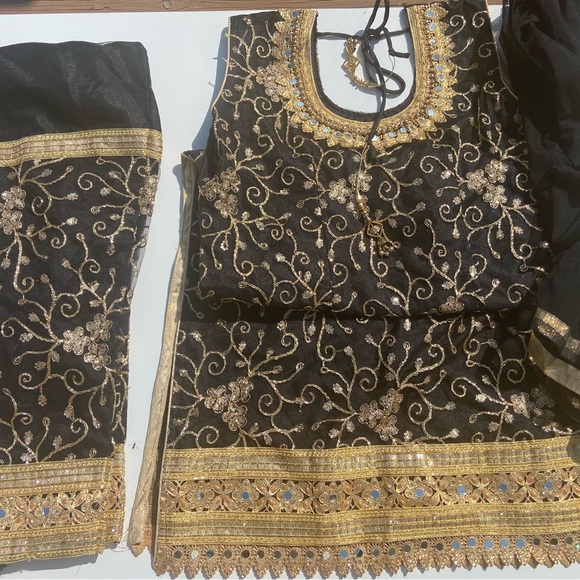 Black party wear net suit with pant and dupata - Picture 2 of 2